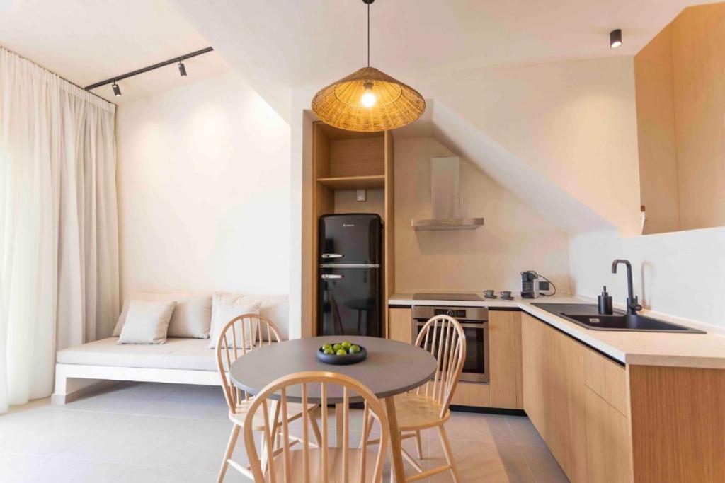 פאליאורי Pnoes Luxury Suites מראה חיצוני תמונה